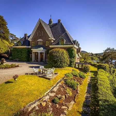 Unique Victorian With Private Coastline ベルゲン