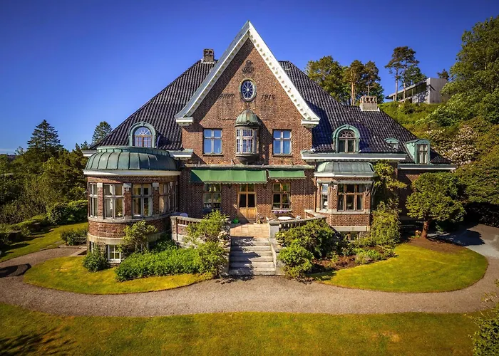 Luxury Historic With Private Coastline